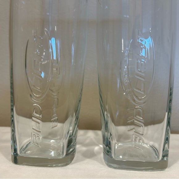 Bud Light Beer 2 Clear Raised Logo Tapered Drinking Pilsner Glasses 7” Tall - Picture 2 of 8